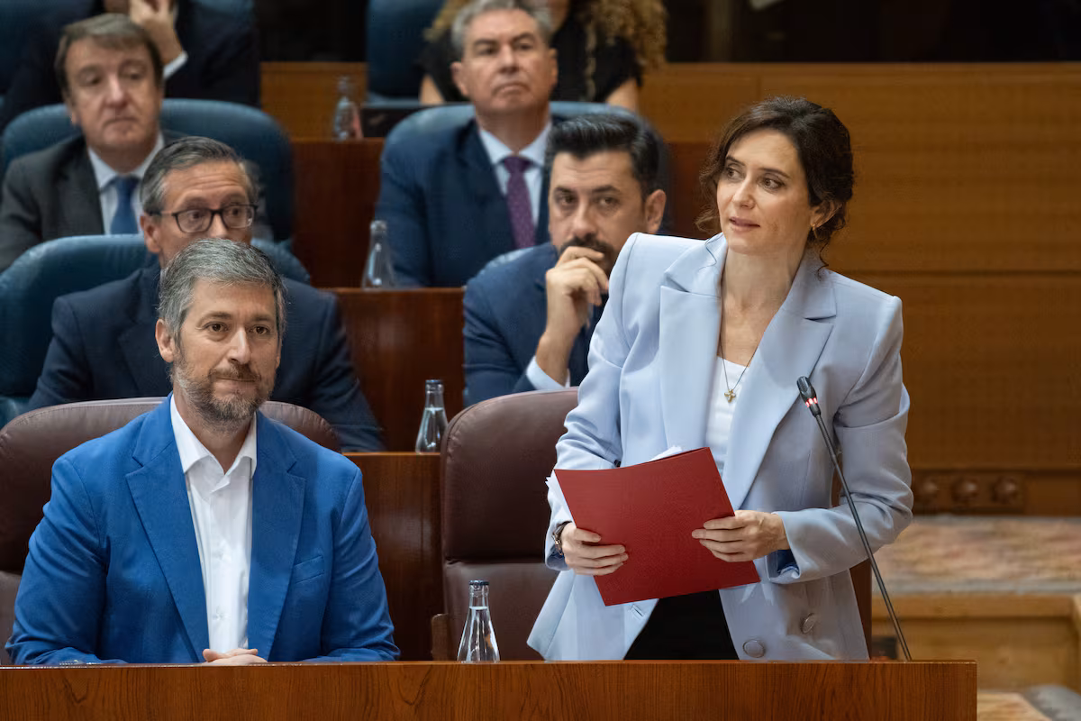 Ayuso critica el decreto de inmigración: "Delincuentes podrán ser regularizados"