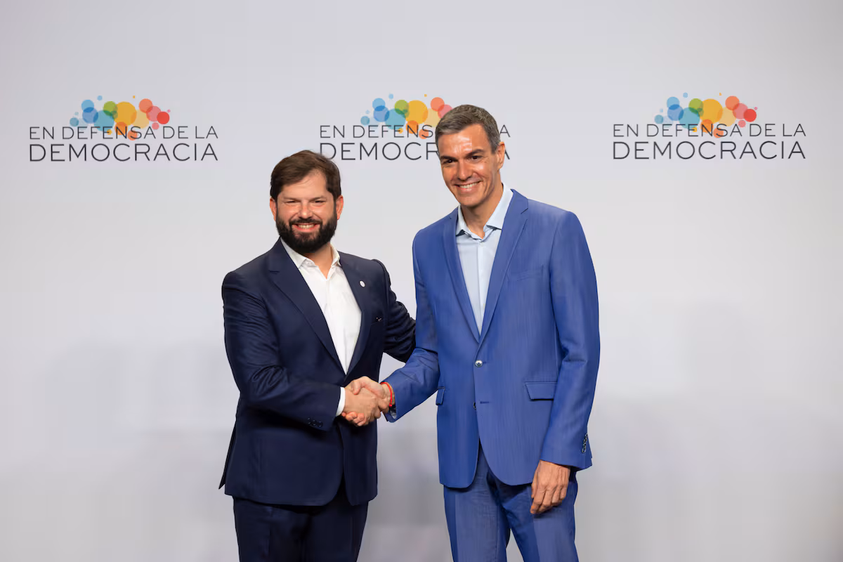 Boric en España: "La democracia es frágil y debemos cuidarla"