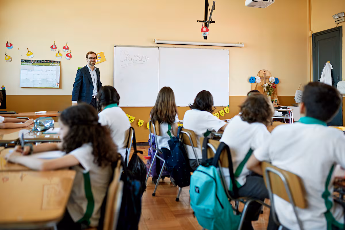 Chile implementa detectores de metales en escuelas para reducir la violencia