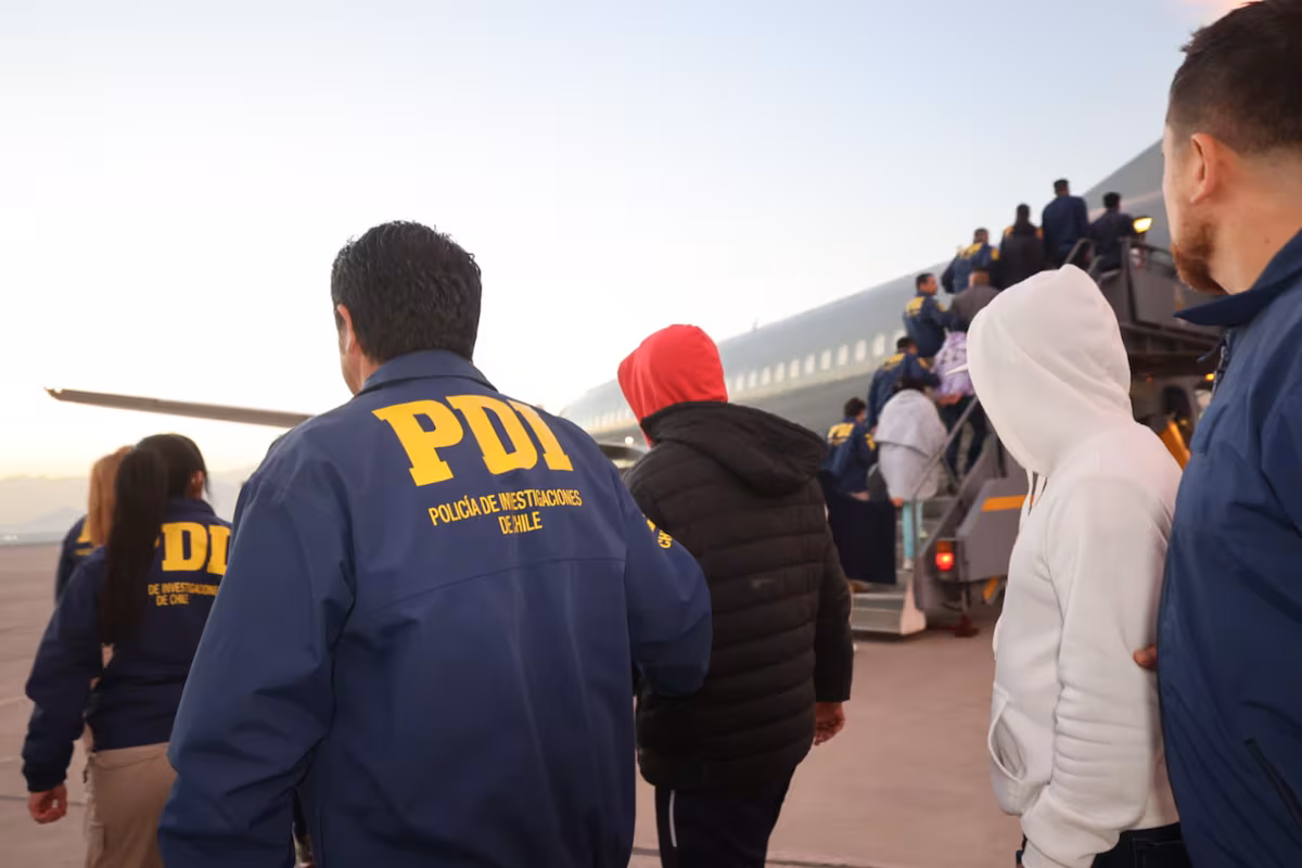 Colombia se alista para recibir el primer vuelo de migrantes chilenos expulsados por Kast