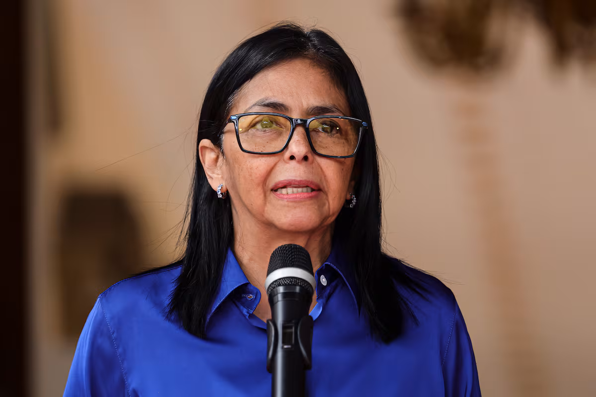 Delcy Rodríguez: 100 días de transformación de boina roja a blazer azul