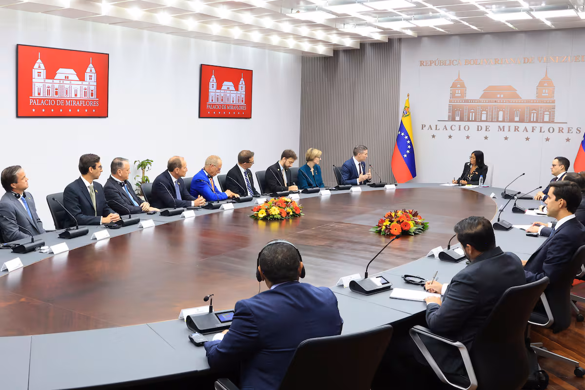 EE.UU. Reemplaza a sus emisarios en Caracas tras 100 días de intervención