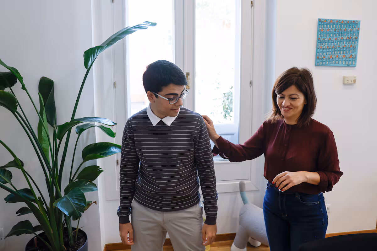 El Gobierno busca soluciones para que Kian, joven vetado por EE. UU., participe en proyecto de la ONU.