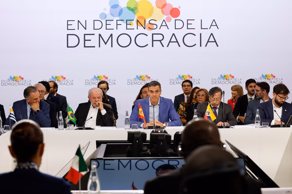 El Optimismo Progresista de [Protagonista] en la Era de las Lenguas Muertas