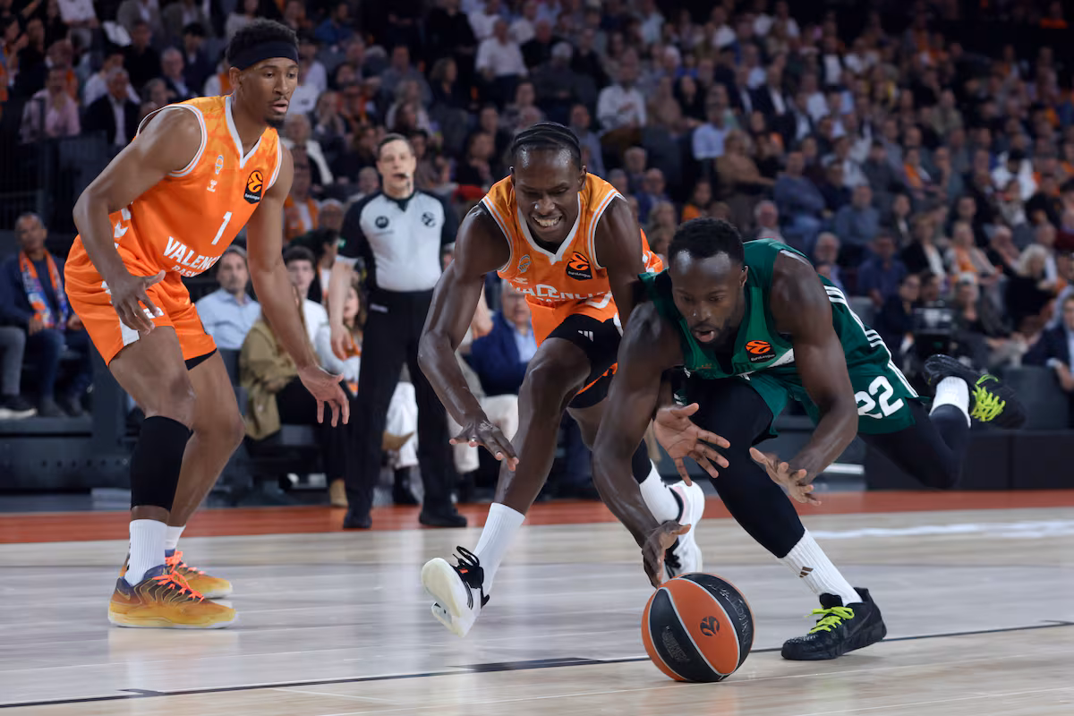 El Panathinaikos sorprende al Valencia Basket y lidera la serie