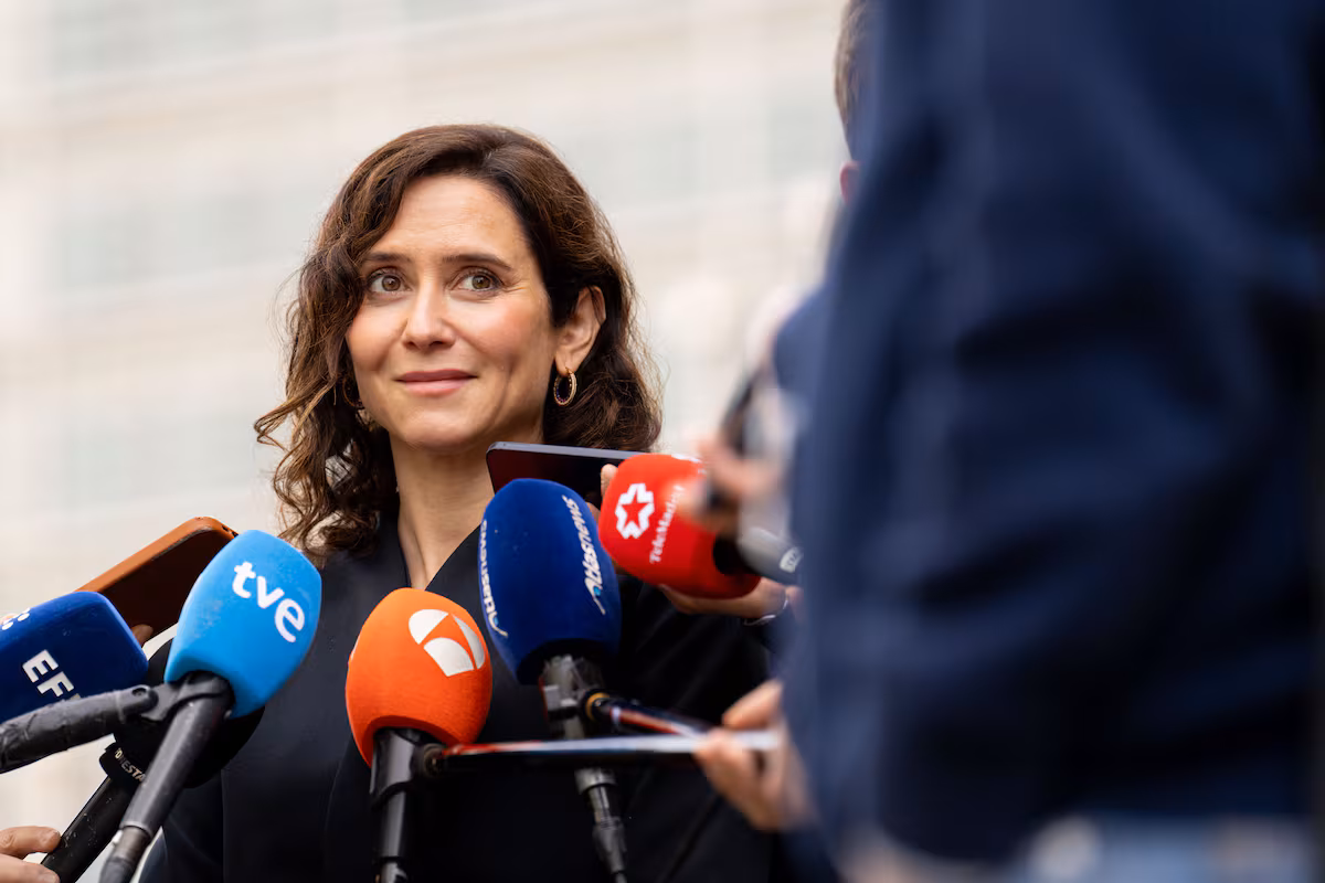El Supremo considera el recurso de Ayuso contra la regularización de inmigrantes de Sánchez