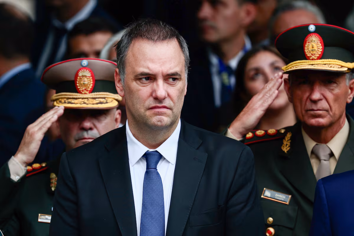 Escándalos en torno a Manuel Adorni, portavoz de Milei, lo silenciarán