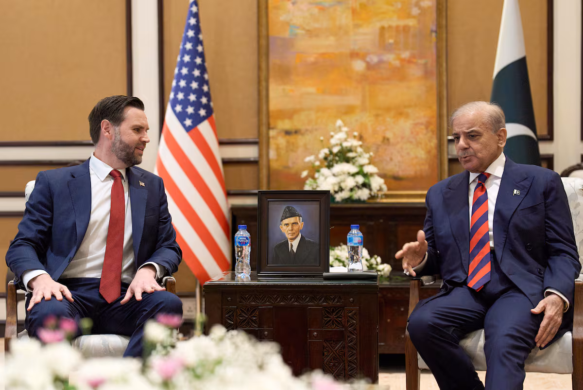 Estados Unidos e Irán suspenden negociaciones, pero mantienen el diálogo abierto