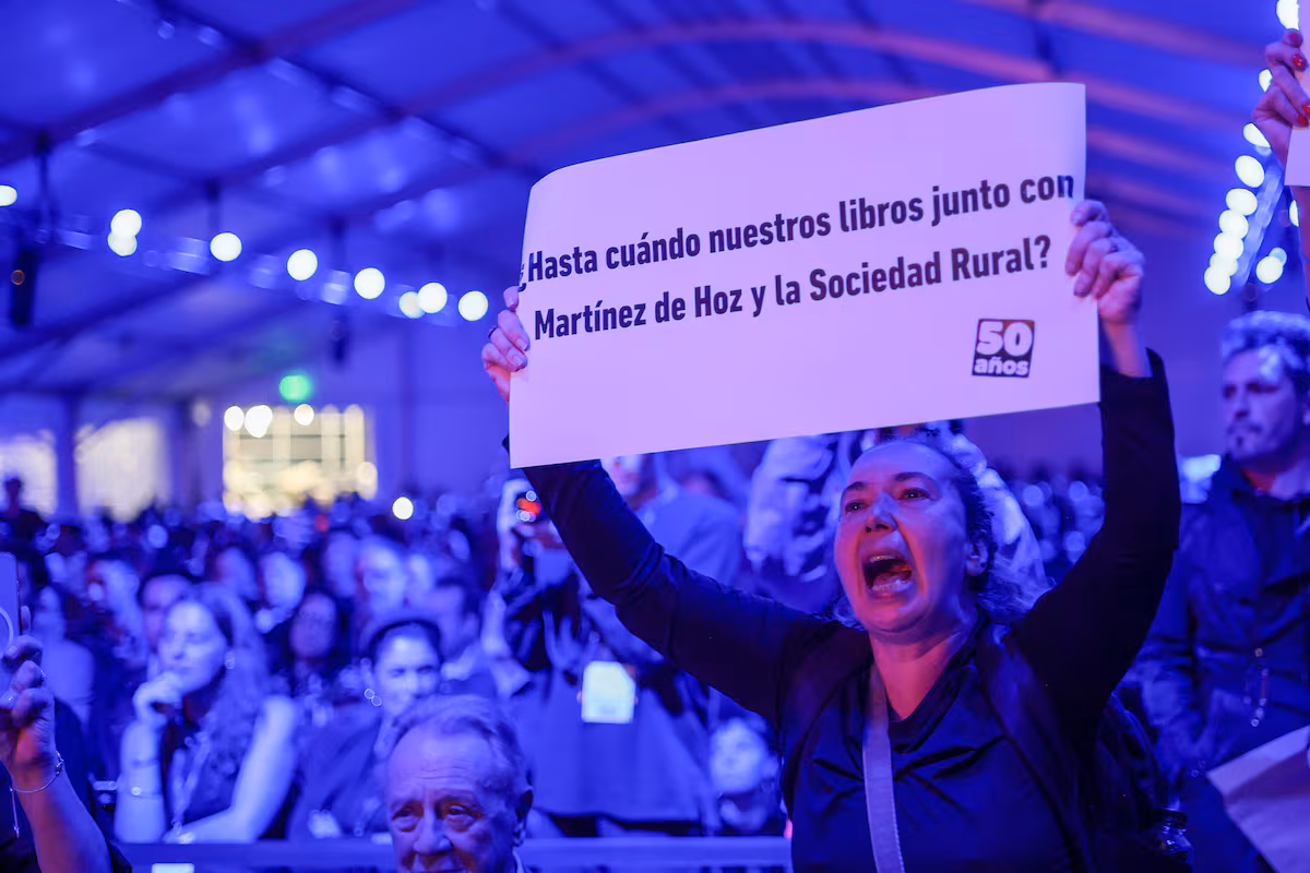 Feria del Libro de Buenos Aires inicia con protestas contra el Gobierno de Milei