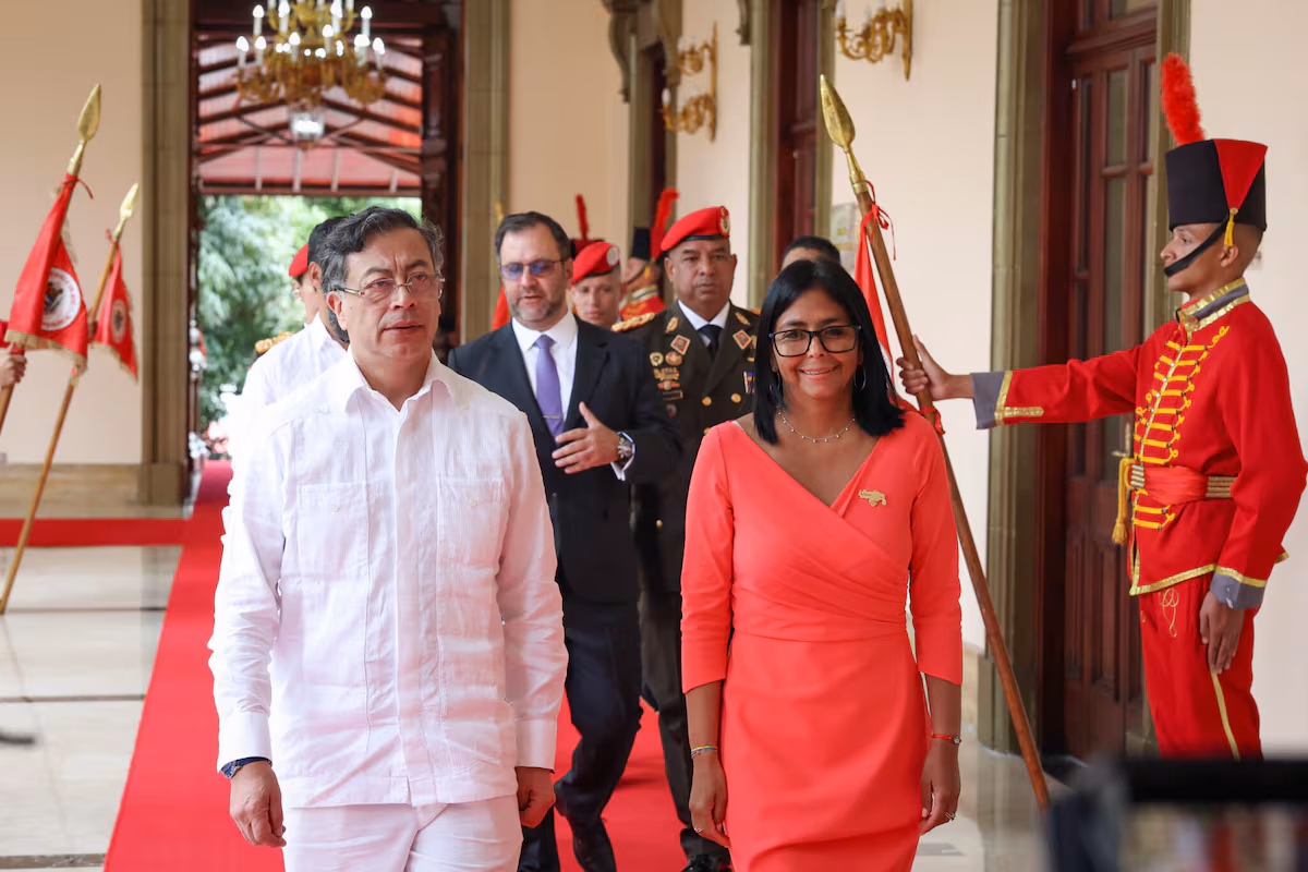 Gustavo Petro y Delcy Rodríguez reavivan relaciones bilaterales en Caracas