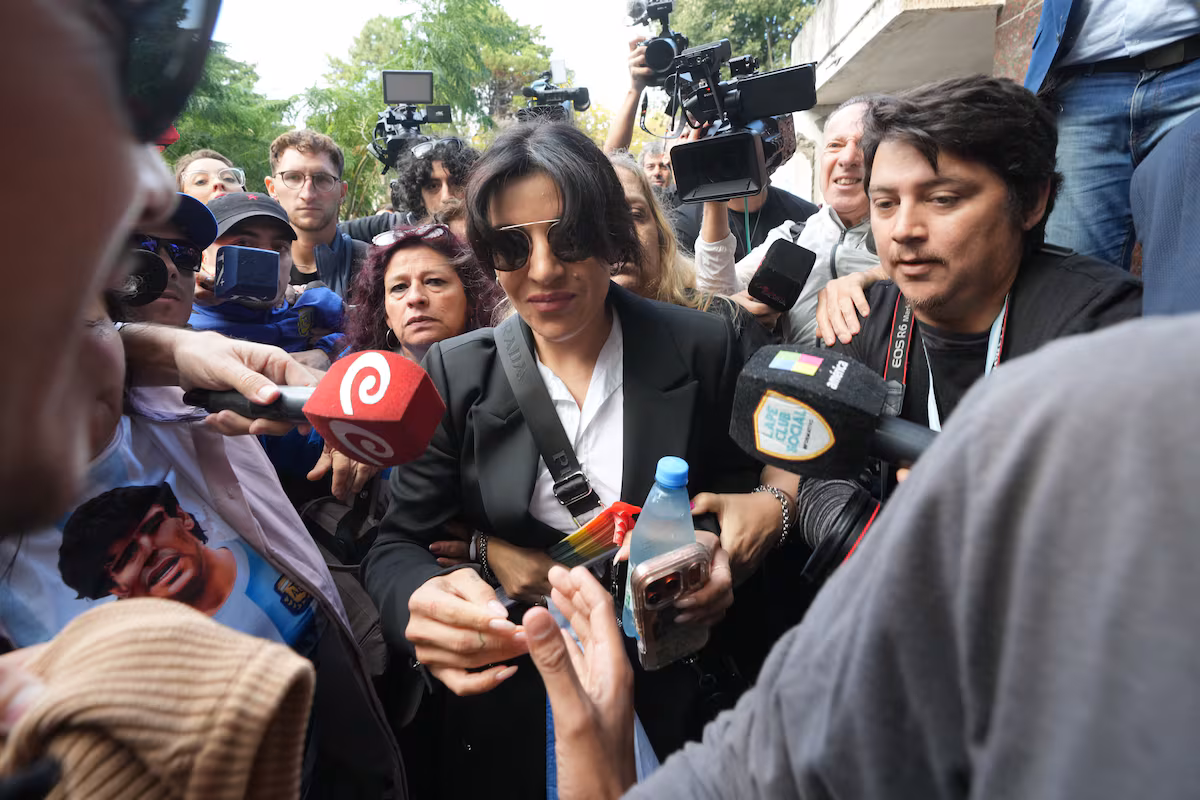 La hija de Maradona denuncia a médicos por la muerte de su padre