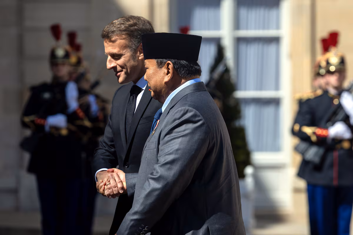 Macron insta a EE.UU. e Irán a reanudar negociaciones sobre el estrecho de Ormuz
