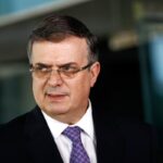 Marcelo Ebrard: Su controvertida estancia en la Embajada de Londres