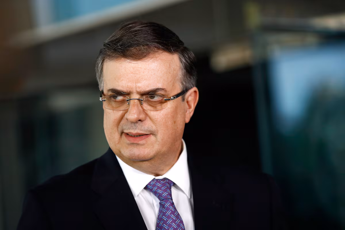 Marcelo Ebrard: Su controvertida estancia en la Embajada de Londres