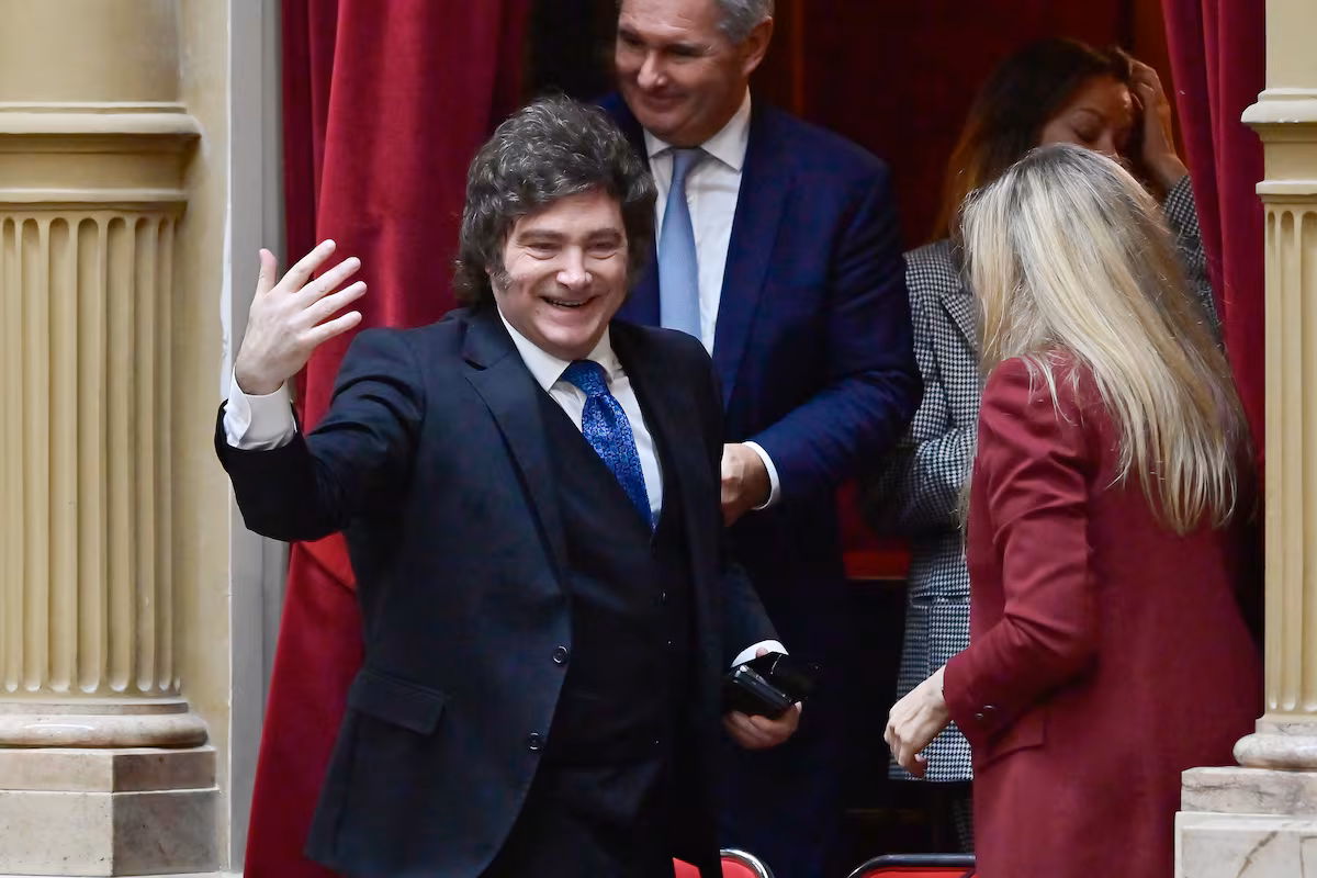 Milei exige clases garantizadas en universidades a pesar de recortes salariales