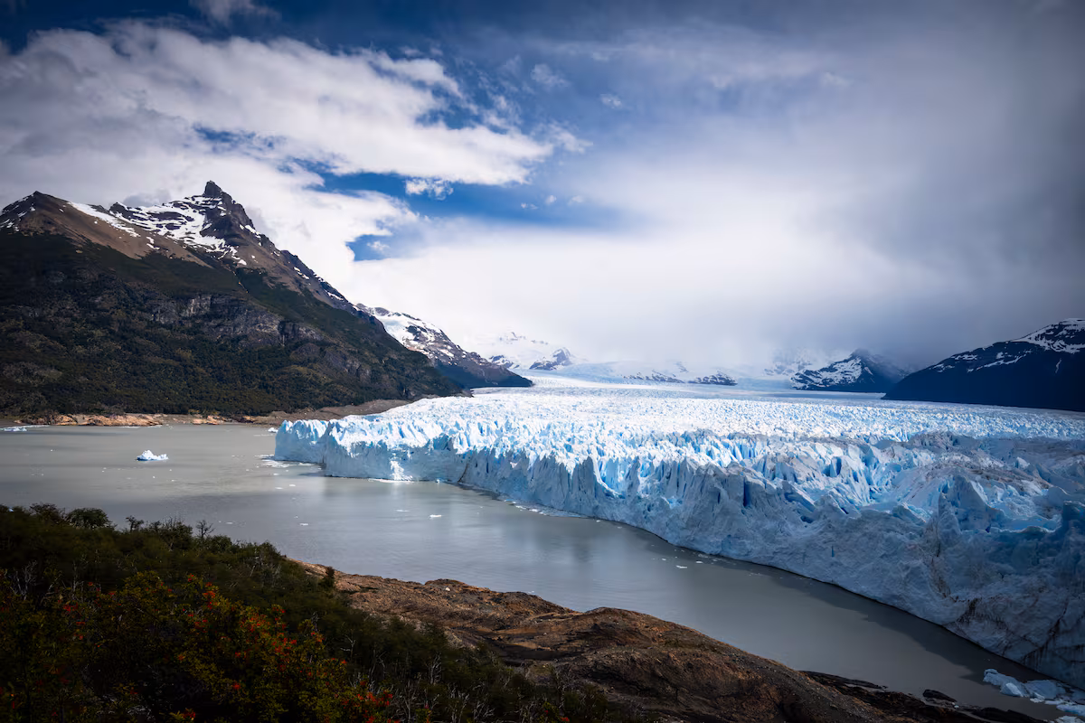 Milei impulsa reforma a la Ley de Glaciares para potenciar minería en los Andes