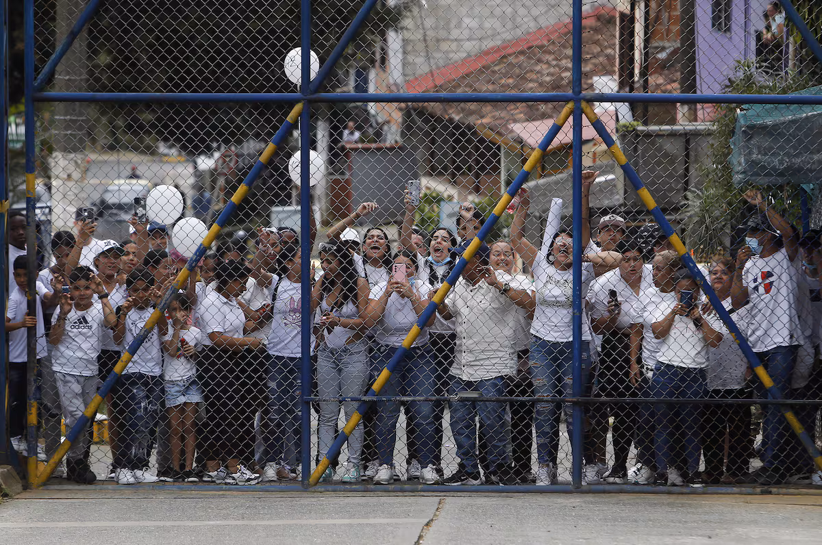Parranda Vallenata en Itagüí Desestabiliza Mesa de Paz del Gobierno Petro