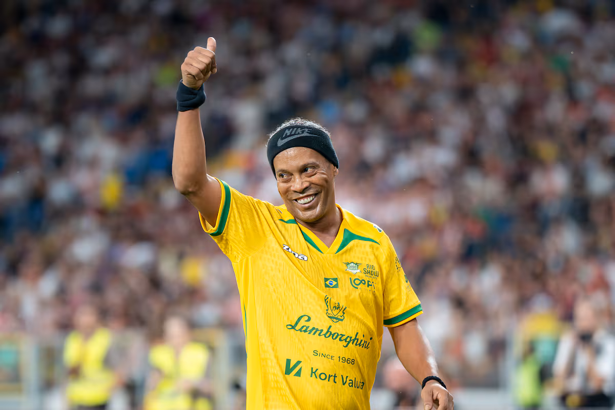 Ronaldinho, Kaká y Márquez regresan al Estadio Azteca para un duelo épico
