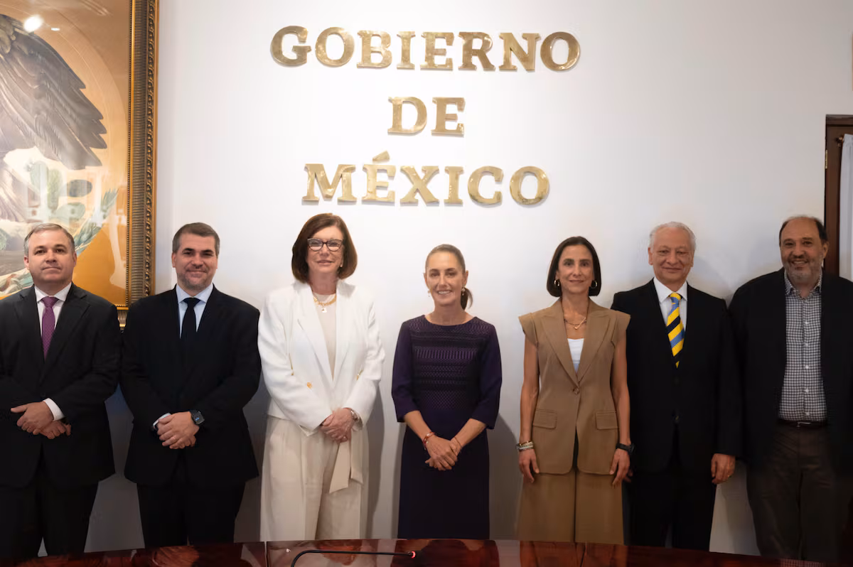 Sheinbaum y presidenta de Petrobras firman plan de colaboración con Pemex