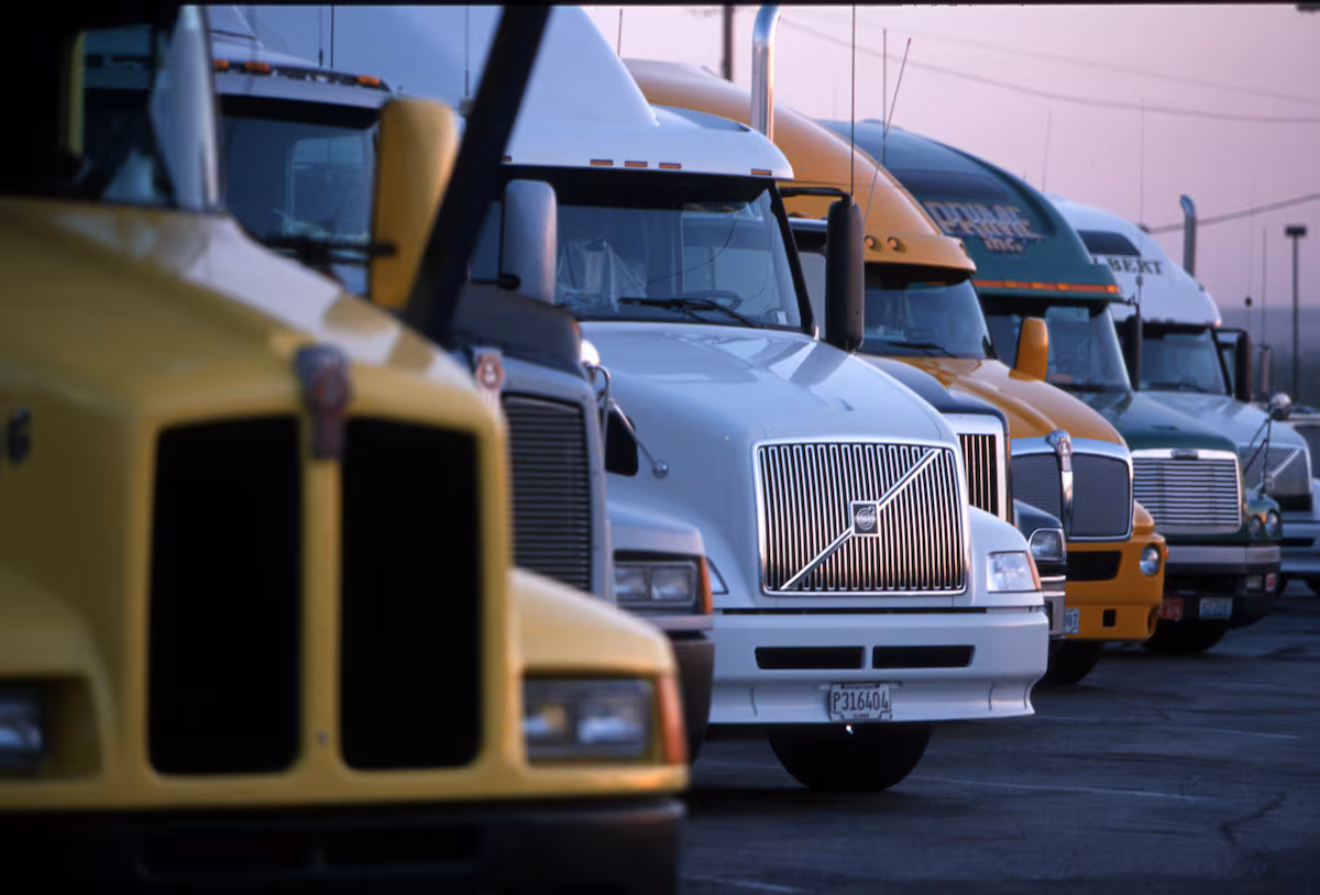 Texas impacta a miles de camioneros inmigrantes sin licencia ni apoyo