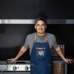 Álvaro Barrientos y su peculiar sabor: sándwich de potito en el Hipódromo Chile
