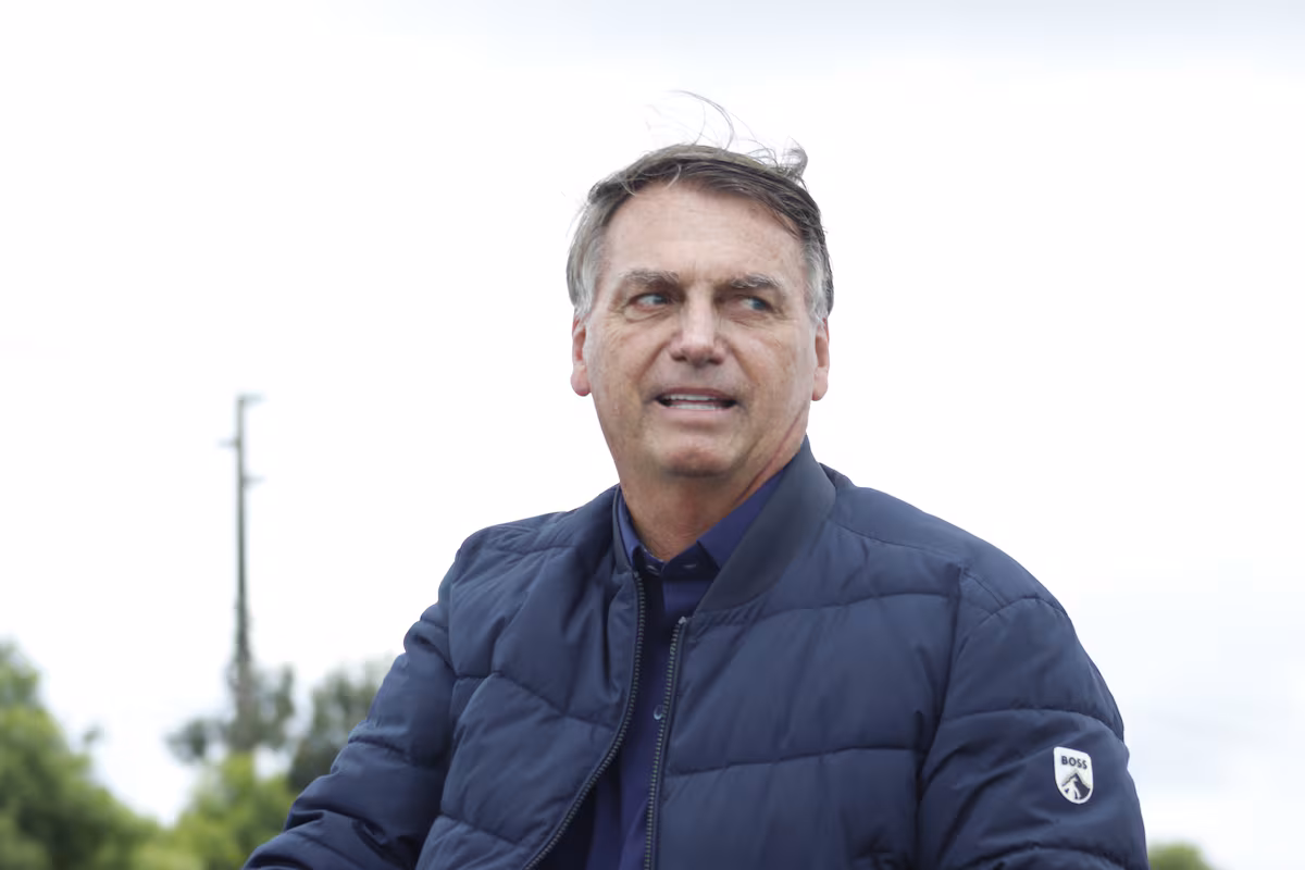 Bolsonaro sale de prisión domiciliaria para someterse a cirugía de hombro