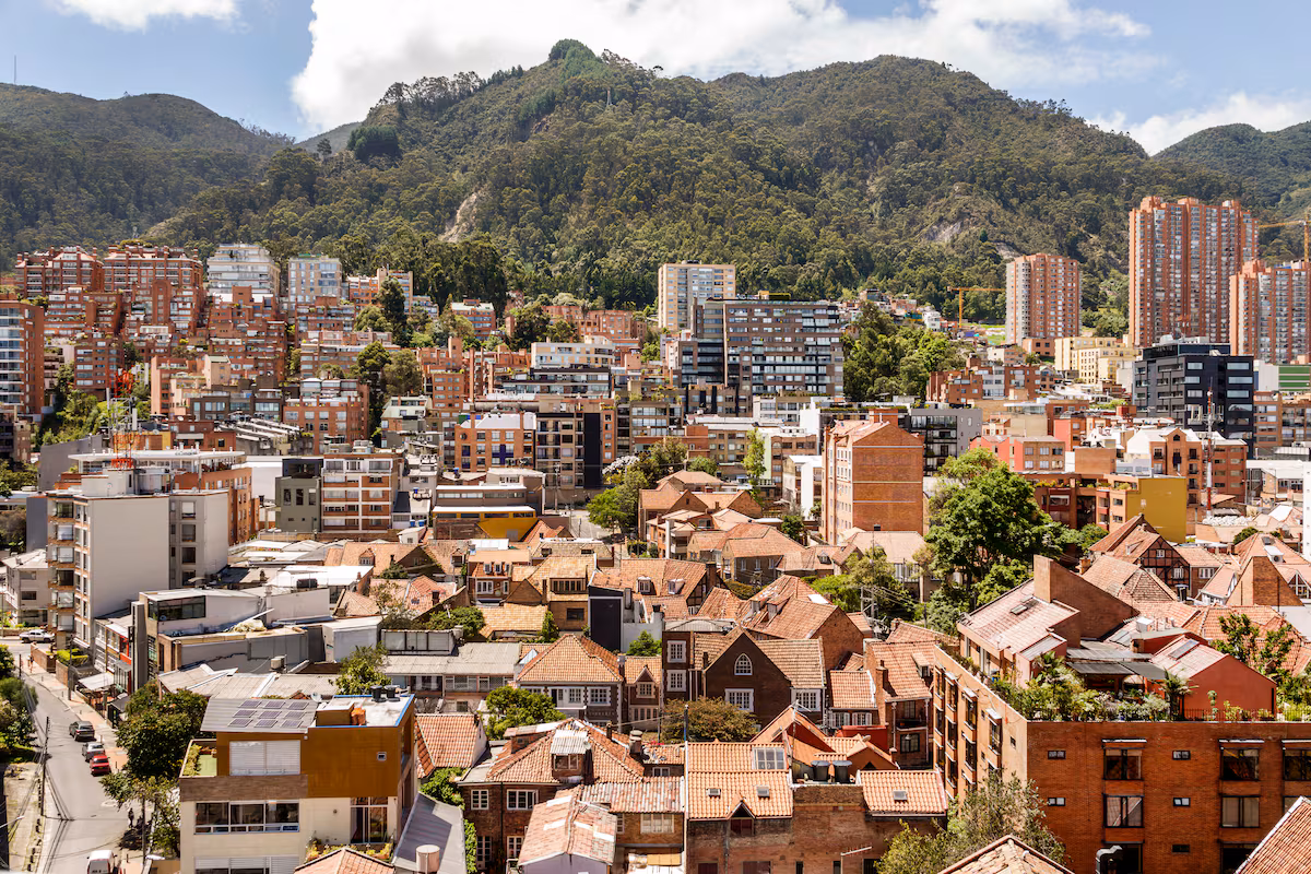 Jóvenes colombianos enfrentan retos en la búsqueda de vivienda propia