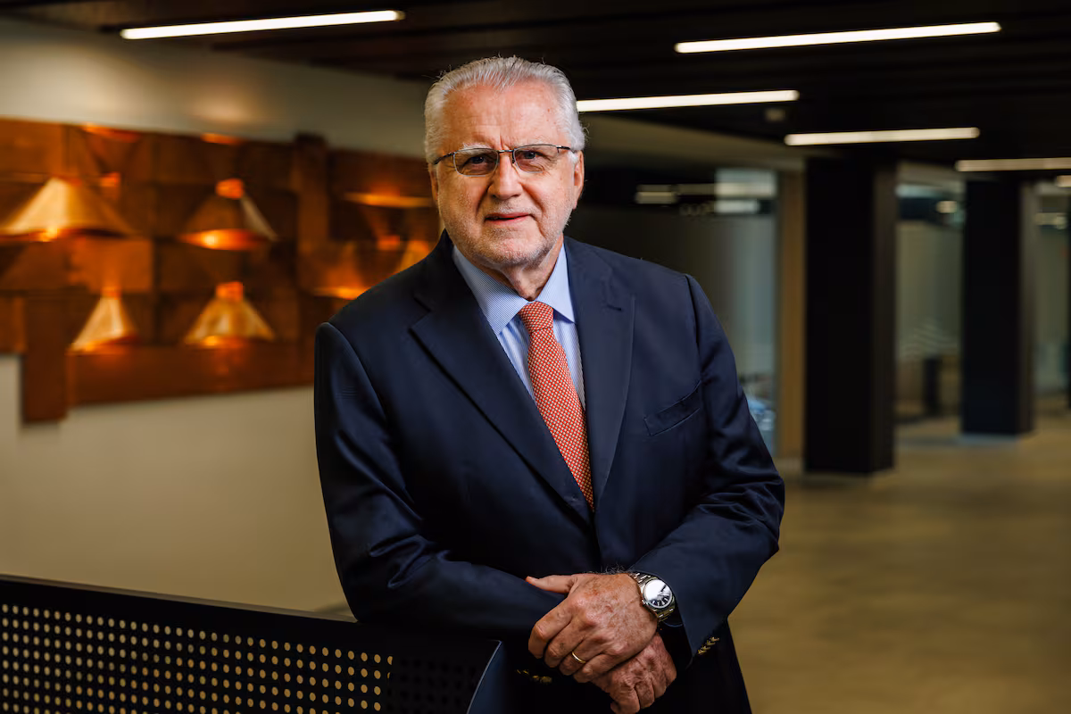 Máximo Pacheco defiende la estabilidad de Chile y Codelco.