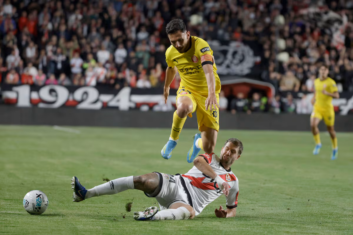 Stuani rescata un valioso punto para el Girona frente al Rayo