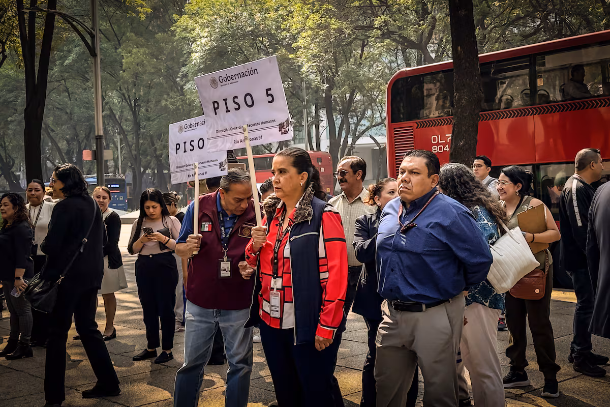 Terremoto de 5,6 grados golpea Ciudad de México sin alertas móviles activas