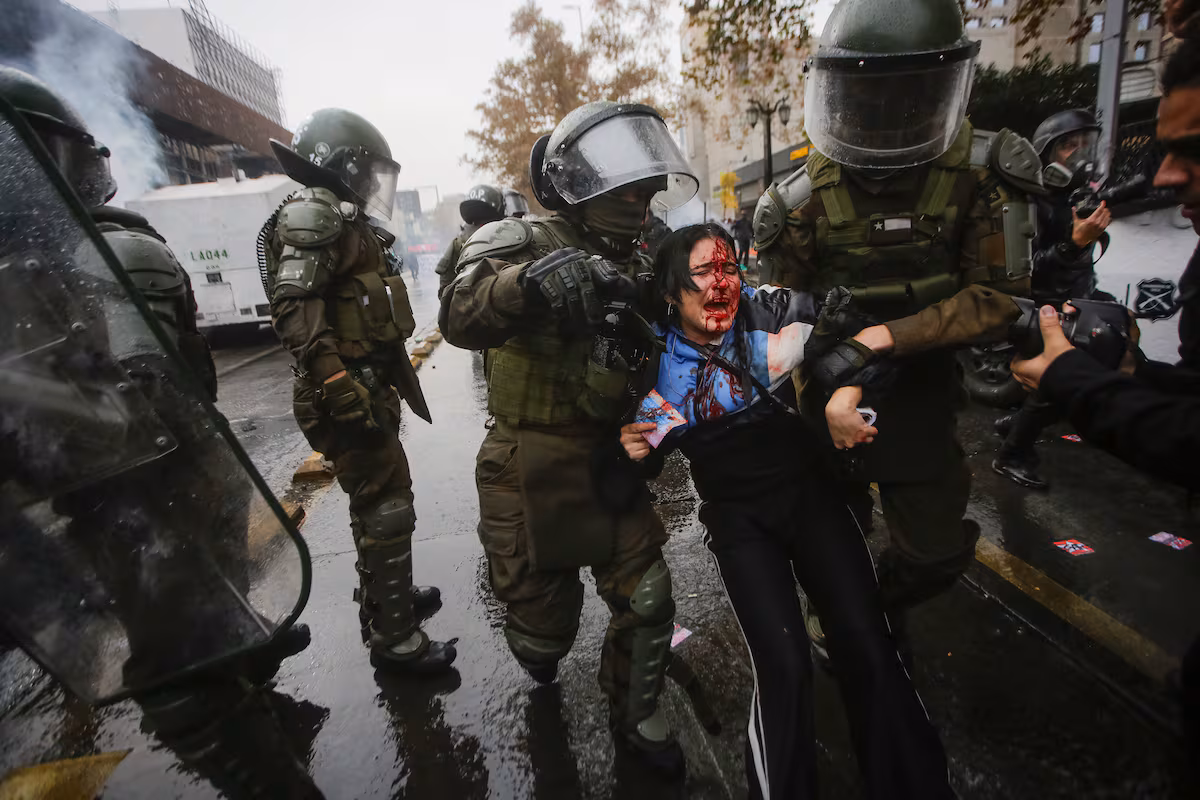 Kast denuncia al movimiento estudiantil por victimización tras marcha en Santiago