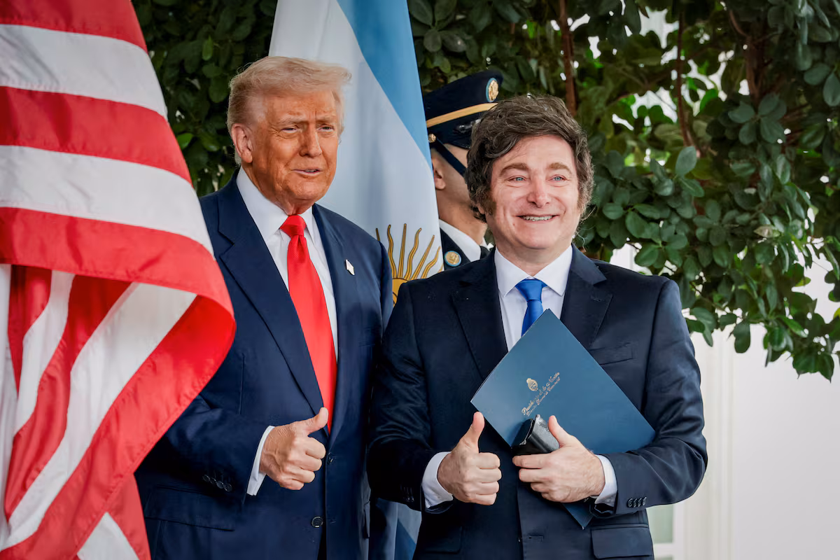 Milei retoma sus viajes a Estados Unidos y España en escándalo político