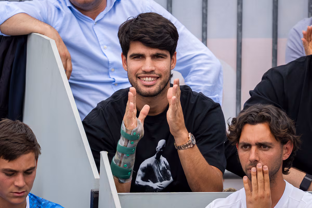 Alcaraz marca su regreso con buen rumbo en el tenis