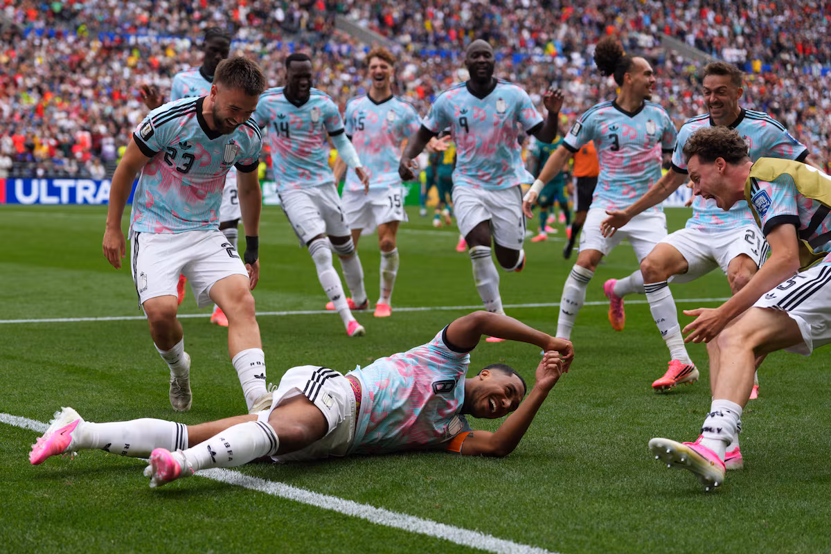 Bélgica se levanta y remonta a Senegal, avanza a octavos