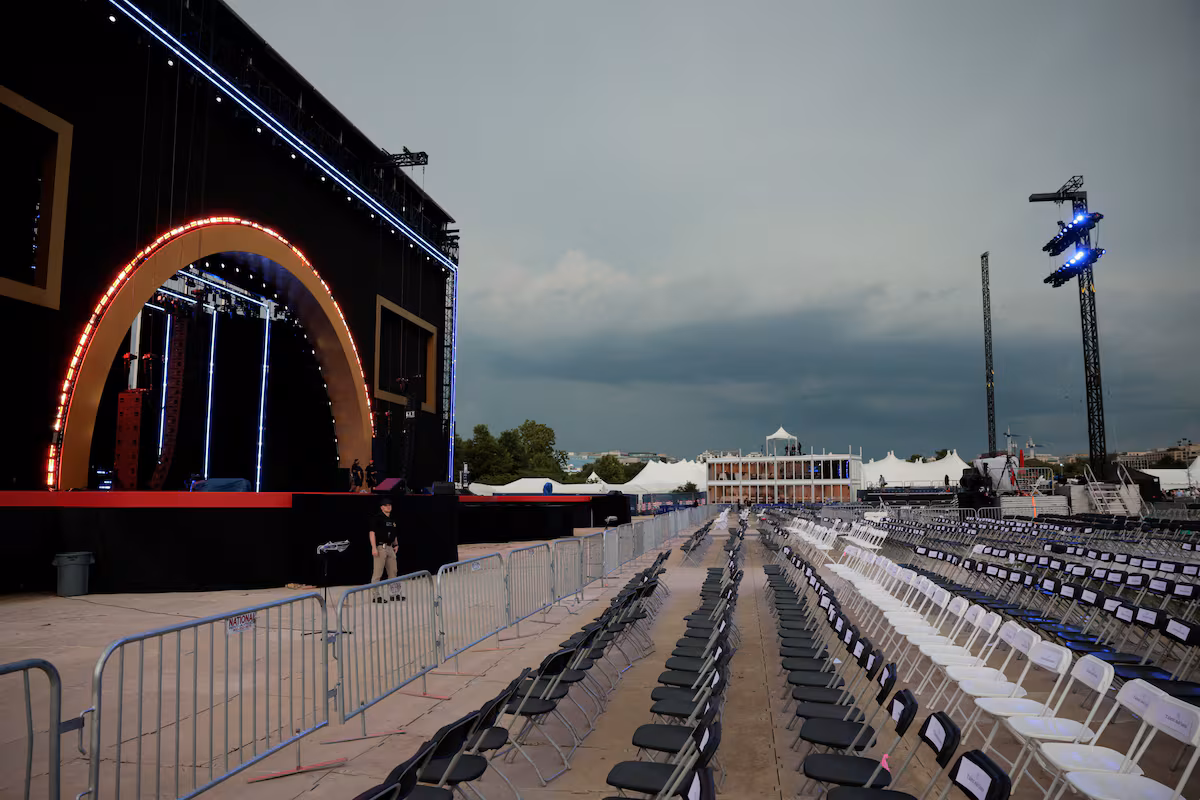 Evacúan mall de Trump en plena amenaza de tormenta para el 250° aniversario
