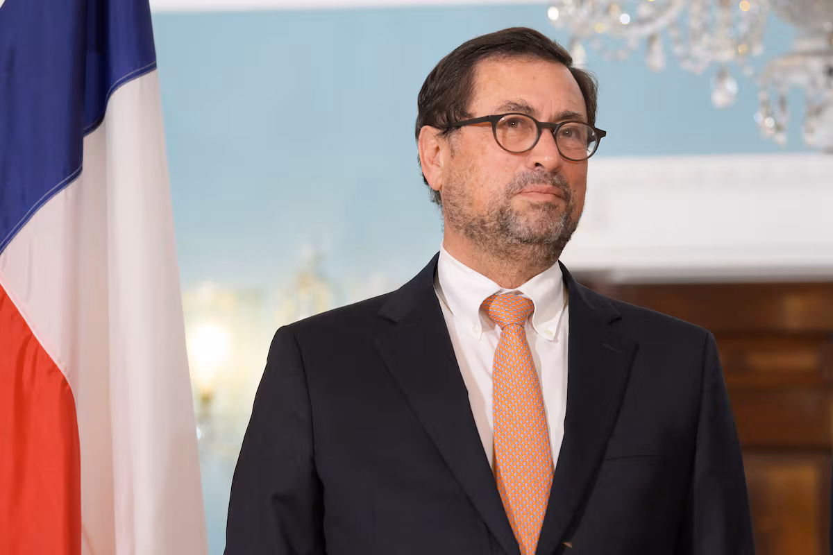 Kast y su nueva estrategia diplomática con Washington genera tensión en la izquierda