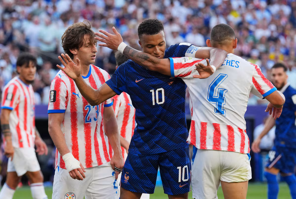 Mbappé rompe el muro paraguayo con un penalti de VAR